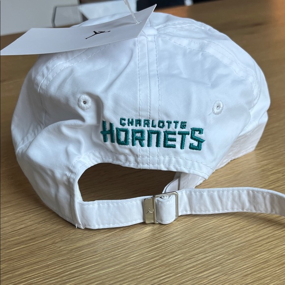 Jordan Heritage86 White Cap w/ Black Logo, Green charlotte Hornets-ADULT UNISEX - Picture 3 of 5
